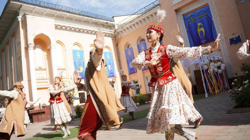 В Алматы стартовал фестиваль кукольных театров