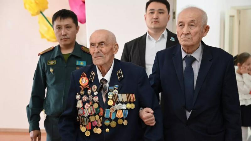 Беречь мир и память о Великой Отечественной призвал 100-летний ветеран в Караганде